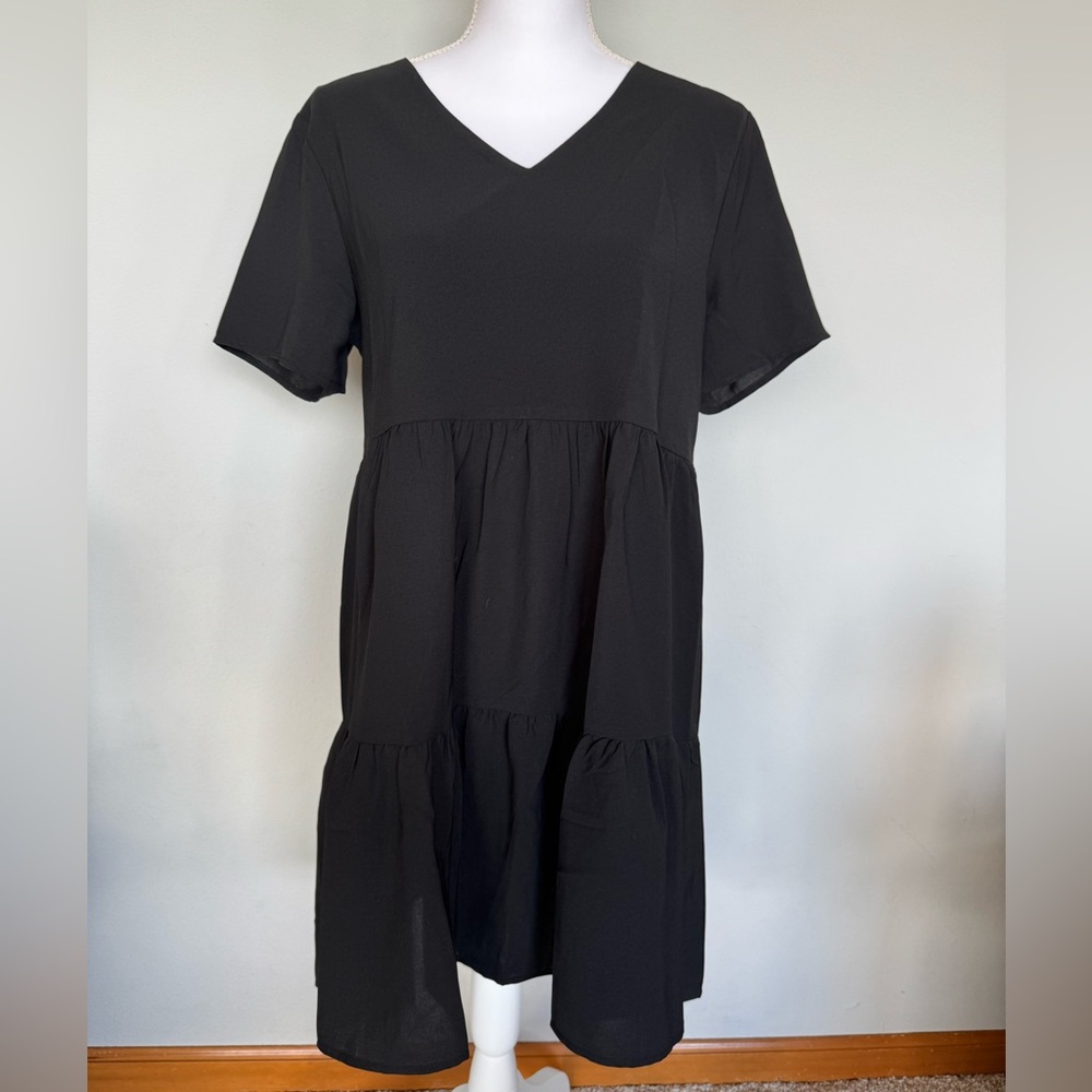 Lightweight Tiered V Neck Dress | NWOT | Medium | Black | Short Sleeve